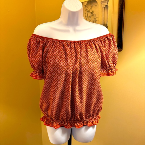 Max Studio Tops - Max Studio peasant blouse Size S Shades of rust gold and white Off/on shoulder